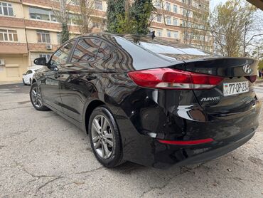 Hyundai: Hyundai Elantra: 1.6 l | 2016 il Sedan — 13