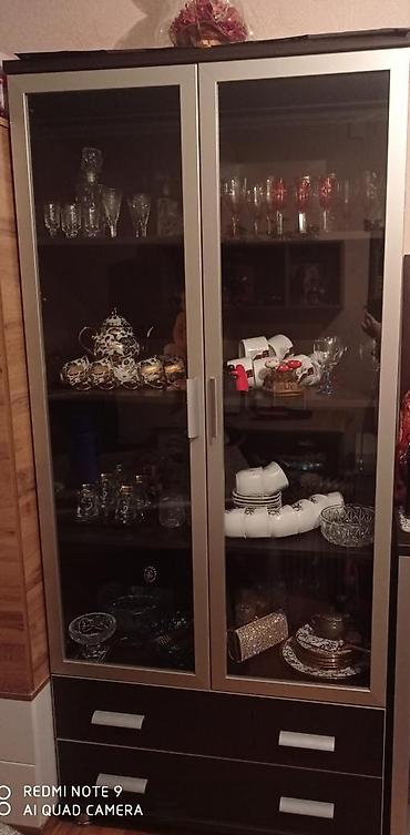 Bufetlər: Embawood mebeli tecılı satıram her ikisi har biri 80 AZN Şüşə — 1