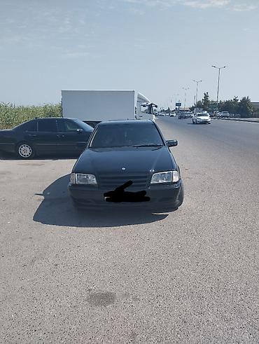Mercedes-Benz C 180: 1.8 l | 1999 il Sedan
