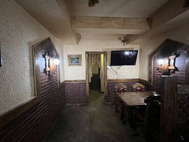 Restoran, kafelər: Obyekt 120 kvadratdır düzgün işlək yerdi. Hər bir əsyası və avadanlığı — 3