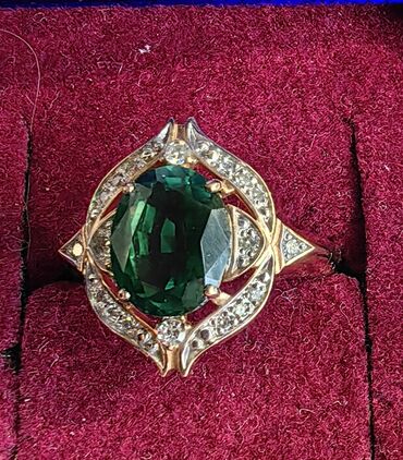 Кольца: Продаю золотое кольцо с изумрудом и бриллиантами Проба золота - 585