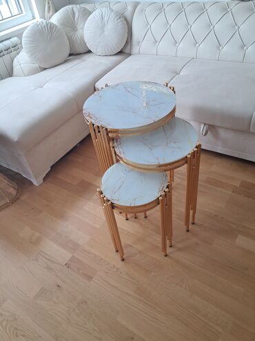 plasticni stolovi: Club tables, Round, Glass, Used