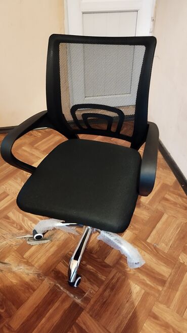 кухонный стол и стулья: Kreslo salon ofis üçün təcili satilir