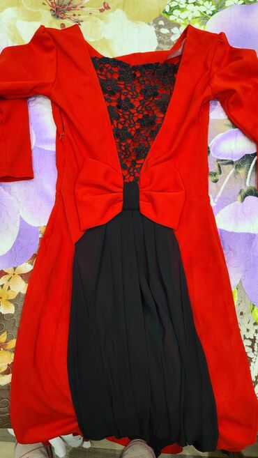 вечернее чёрное платье со шлейфом: Вечернее платье, Коктейльное, Длинная модель, С рукавами, Шлейф, XL (EU 42), 3XL (EU 46)