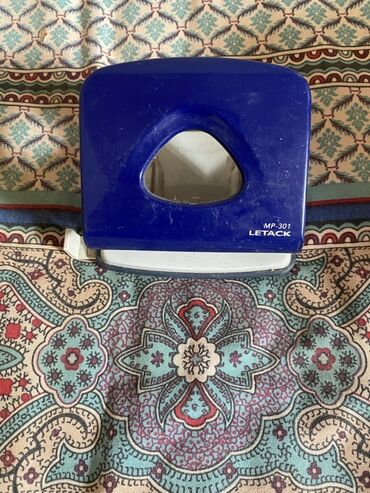 Masaüstü dəstlər: Göy rəngdə, LETACK markasına məxsus MP-301 model dəlikdələn. Bu alət