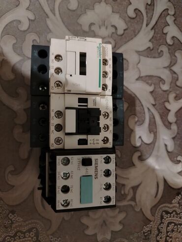 Tavan: Schneider Electric Elektrik avtomat, 3 faza, Kredit yoxdur, Zəmanətsiz, Ünvandan götürmə