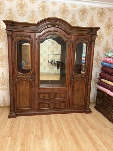 спальни италия классика: İşlənmiş, Açılan, 4 qapılı Düz dolab, Stenka, Malayziya