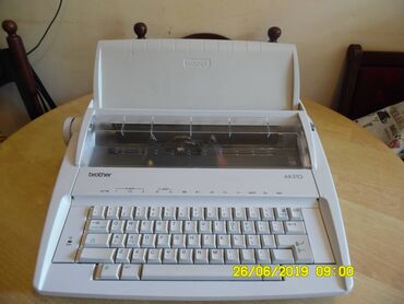 Tastature: Električna pisaća mašina Brother Ispravna. Pojedine zabice za kuciste na lalafo.rs — 10 Tastature: Električna pisaća mašina Brother Ispravna. Pojedine zabice za kuciste — 10