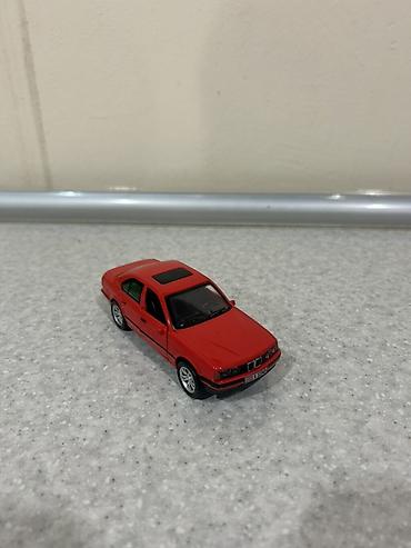 nerf satisi: Kolleksiya üçün die-cast miniatür sedan model avtomobil - Rəng — 2
