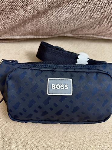 BOSS bel/çiyin çantası - Rəng: tünd göy, naxışlı parça - Ön hissədə lalafo.az -da BOSS bel/çiyin çantası - Rəng: tünd göy, naxışlı parça - Ön hissədə