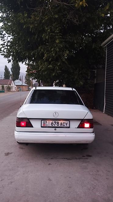 70 сом: Mercedes-Benz E-Class: 1990 г., 2.3 л, Кол менен иштөөчү, Бензин, Седан — 7