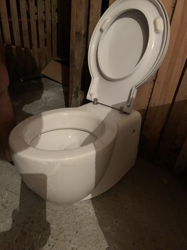 WC šolje i lavaboi: Dolomite Italijanska konzolna wc solja sa ABS wc daskom. Sa spoljne