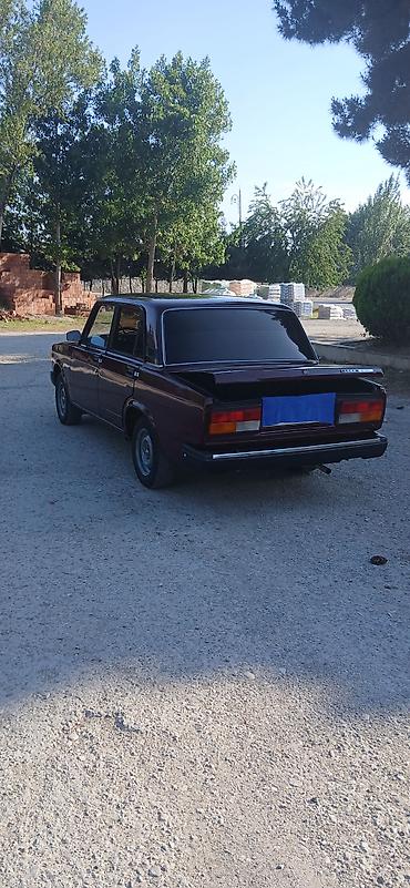 09 maşın: VAZ 2107 sedan – tünd bordo rəngli klassik model. - Kuzov: 4 qapılı — 2