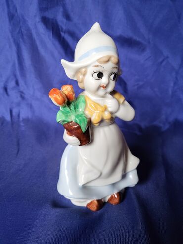Ostali kućni dekor: Figura nova,vintaz,holandjanka sa lalama porcelanska. Nova — 6