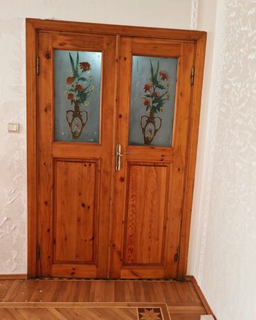 otag qapi: İşlənmiş 4 ədəd taxta qapı çərçivələri ilə birlikdə. 1 ədədi 40 manata