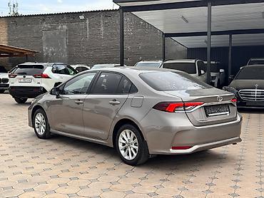 corolla 2022: Toyota Corolla: 2021 г., 1.8 л, Вариатор, Гибрид, Седан — 6