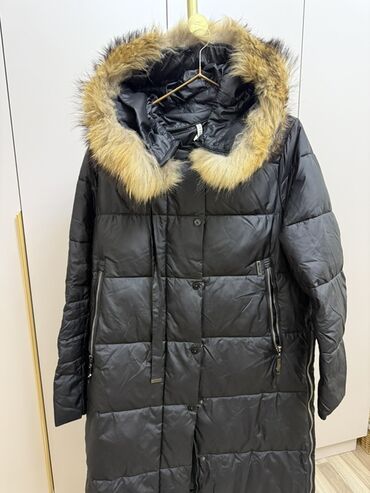 длинное трикотажное платье с капюшоном: Пуховик, Длинная модель, Стеганый