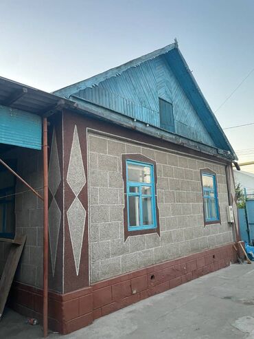 срочно продаю участок газ канализация есть: Үй, 52 кв. м, 4 бөлмө, Менчик ээси, Эски ремонт