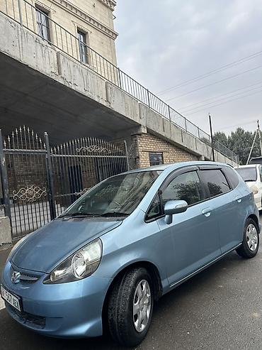 Honda Fit: 2005 г., 1.3 л, Автомат, Бензин, Хэтчбэк at lalafo.kg — 4 Honda Fit: 2005 г., 1.3 л, Автомат, Бензин, Хэтчбэк — 4
