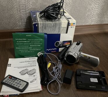 Видеокамеры: SONY firmasının Foto və vido çəkmək üçün aparat satılır Heç bir zədəsi