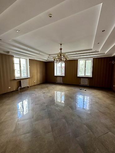 Коммерциялык мүлк: Кеңселерди сатуу 402 м², Ремонтсуз, Көп кабаттуу имарат, 2 кабат — 4