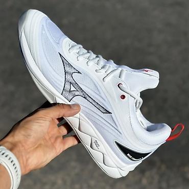 Мужские кроссовки, 43, Mizuno, Новый, цвет - Белый