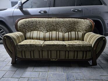 диван кызыл кыя: Раскладной диван, Б/у, Двухстворчатая, Жаккард