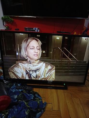 Televizori: LED televizor oko 40–43 inča (dijagonala približno 101–109 cm) — 7