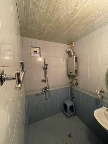 Uzunmüddətli kirayə mənzillər: Ev Memar Əcəmi metrosundan 15 dəqiqə məsafədə yerləşir.İşıqı qazı suyu — 7