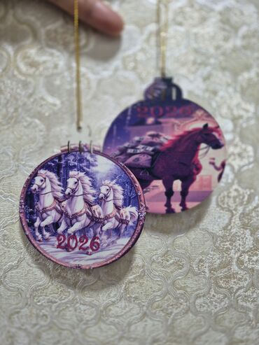 Yeni il oyuncaqları və bəzəkləri: Yeni il üçün əl işi bəzəklər və qapı asmaları - Temalar: at — 9
