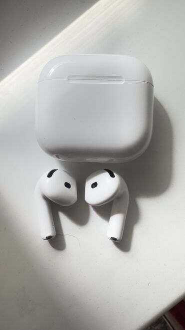 клавиатура и мыш: Беспроводные наушники Apple AirPods (вкладыши) с зарядным кейсом -