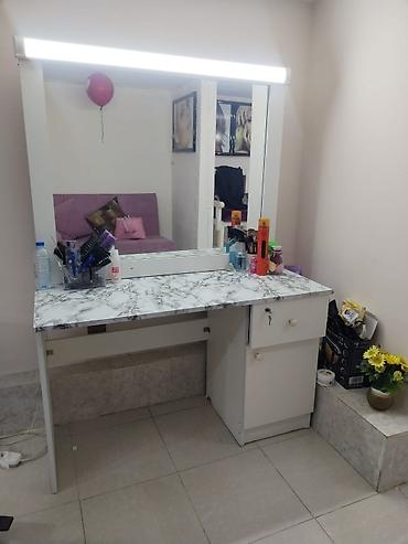 dırnaq stollari: Gözəllik/salon üçün güzgülü 2 dest mebel ve bir Dirnag masası obşi — 2