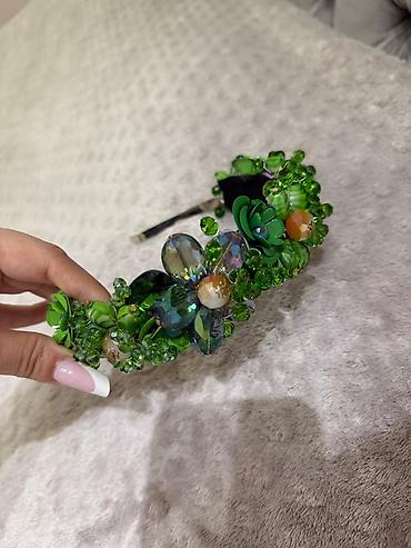 taçlar: Yaşıl bəzəkli saç tacı - Material: müxtəlif ölçülü parlaq kristal və — 4