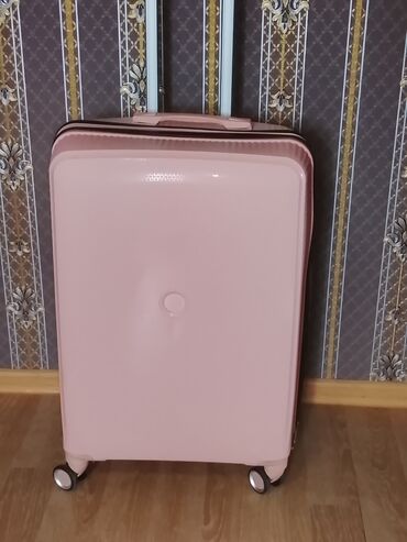 qaçış trenajoru kreditle: Çamadan – sərt korpuslu, 4 təkərli, açıq çəhrayı rəng - Material