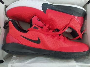 Кроссовки и спортивная обувь: Продам обувь Nike, 45 размер, новый в коробке. Торг на месте
