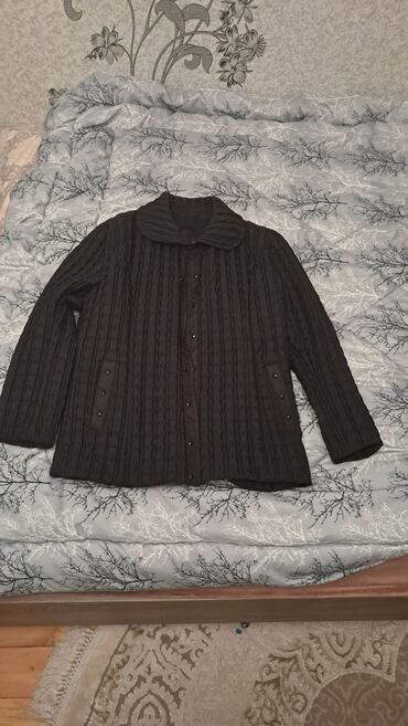 Plaşlar: - Şkaf vitrini: İki bölməli, yuxarı hissəsi tam şüşə sürgülü — 7