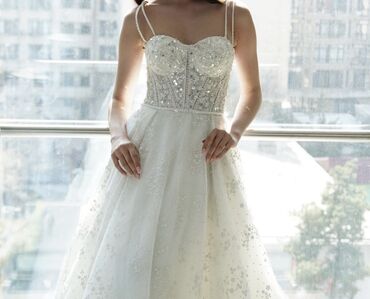 белый платье: Продаётся свадьбное платье А силуэта На корсете На двойных лямках