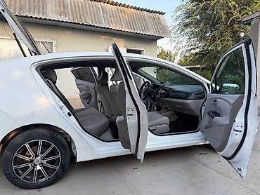 преви: Honda Insight: 2012 г., 1.3 л, Вариатор, Электромобиль — 6