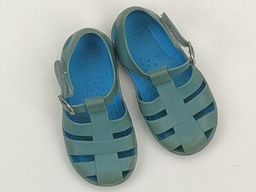 futrzane kapcie z gumką: Slippers 24, Used