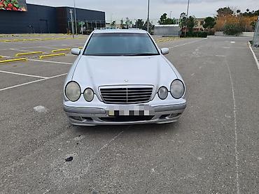 mercedes benz 208 d: Mercedes-Benz E 220: 2.2 l | 2000 il Sedan — 3