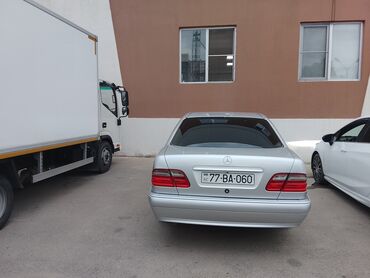 Mercedes-Benz: Mercedes-Benz E-Class: 2.8 l | 1997 il Sedan — 11