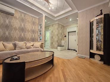 Elmlər metrosunun yanında, Park Academy Living kompleksində 8-ci