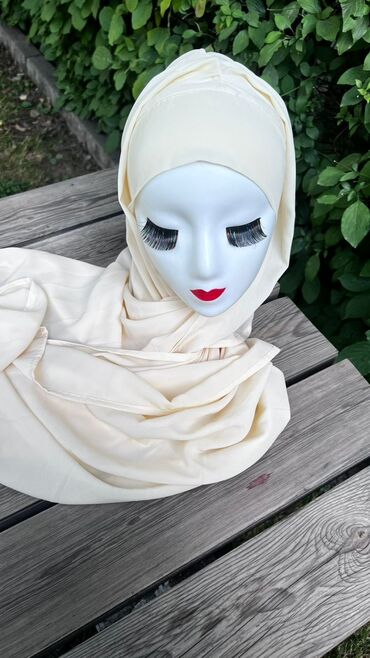 Шарфы, палантины: Изумрудно-зеленый хиджаб из легкой ткани. Украшен расшитой тесьмой — 13