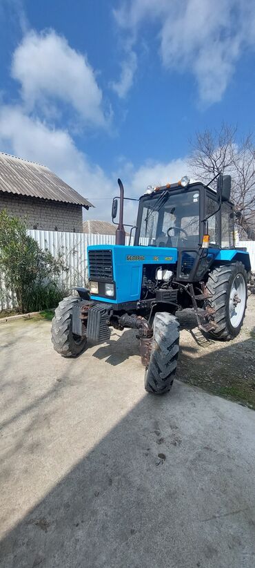 belarus yumze: Zavod traktordu açılan yeri yoxdu qabaq tekerleri tezedi üstüne