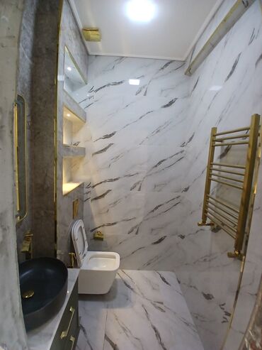 Duş kabinaları, arakəsmələr: Mərmər dizaynlı sanitar qovşaqların tam təmiri və yığılması xidməti — 6