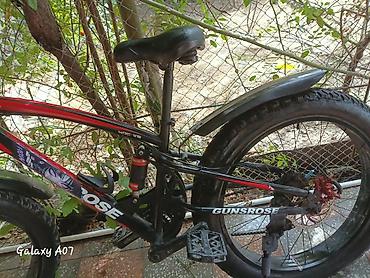 canyon velosiped: GUNSROSE fatbike velosiped Xüsusiyyətlər: - Geniş “fat” təkərlər – — 4