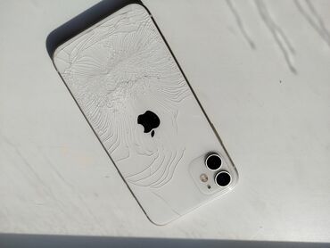 Apple iPhone: IPhone 11, Б/у, 64 ГБ, Белый, Защитное стекло, Чехол, 75 %