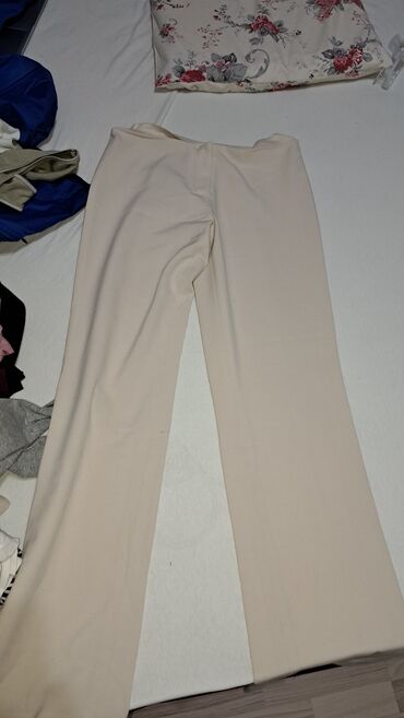 siroke pantalone i sako: Spušteni struk, Drugi kroj pantalona