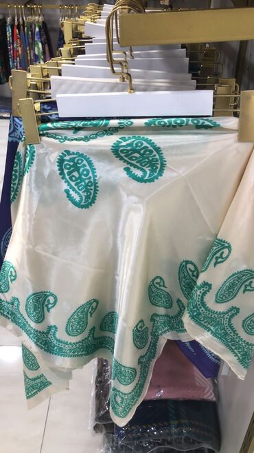 Baş geyimləri: Kəlağayı pambıq materıal.ıpekler de var .140/140 ölçüdə.qutu var -da lalafo.az — 25 Baş geyimləri: Kəlağayı pambıq materıal.ıpekler de var .140/140 ölçüdə.qutu var — 25