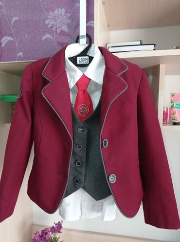Личные вещи: —Школьная форма Комплект: пиджак,галстук,жилетка,юбка Рубашка-в